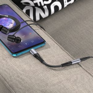 Adaptador Hoco LS33 Tipo C a Jack 3.5mm disponible en Panamá para Samsung y iPhone